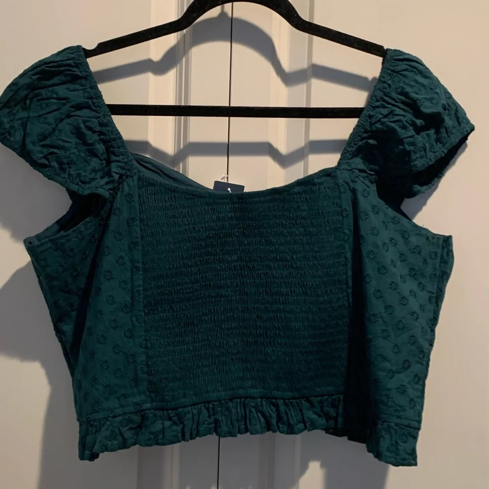 NWT Hollister Green Puff Sleeve Ruched Crop Blouse - Picture 2 of 3